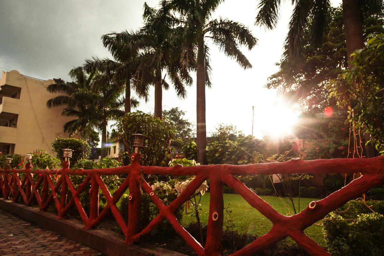 Hotel Neeraj Bhawan- Triveni Ghat Rishīkesh Exterior foto